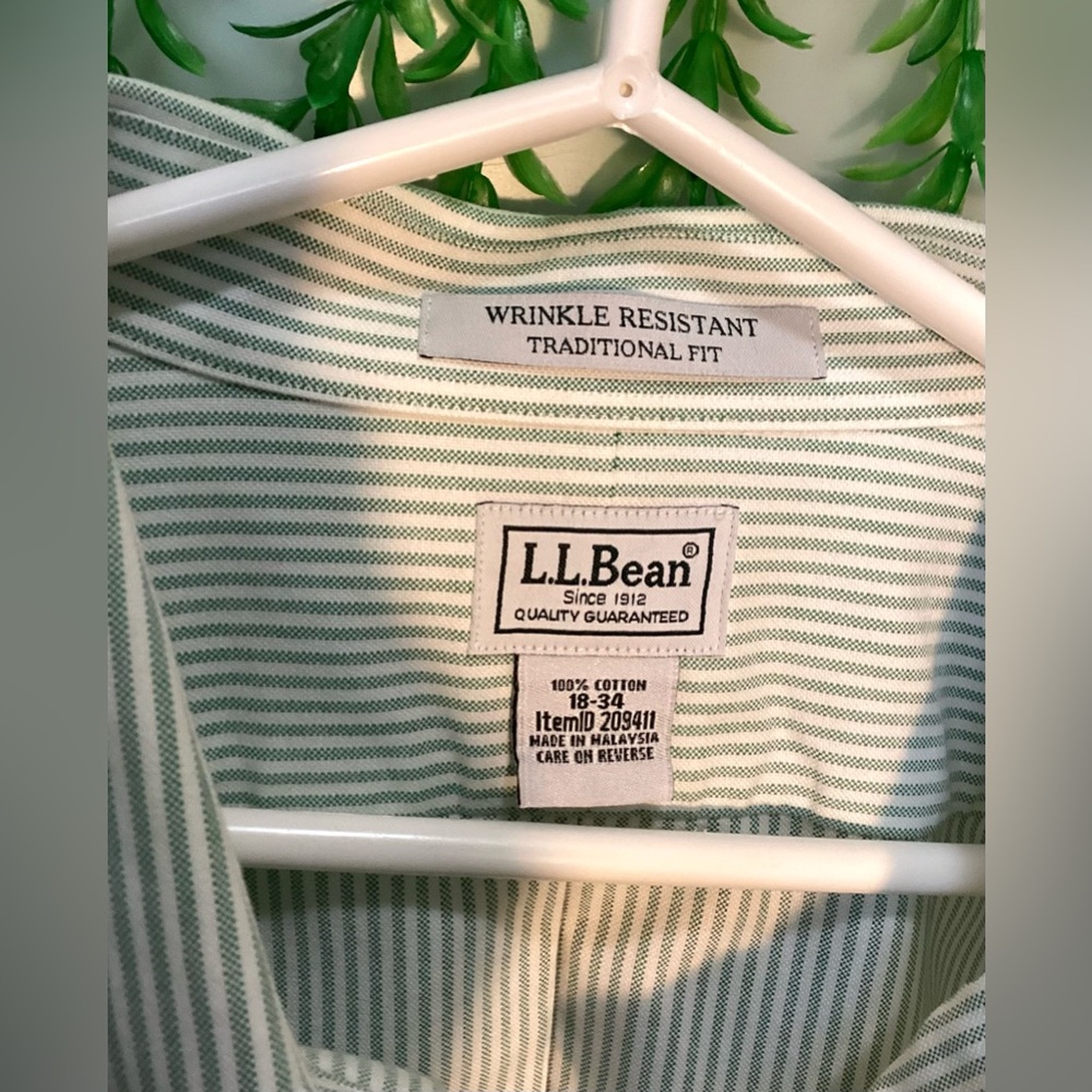 LL Bean 100% cotton shirt, wrinkle resistant. Size 18-34